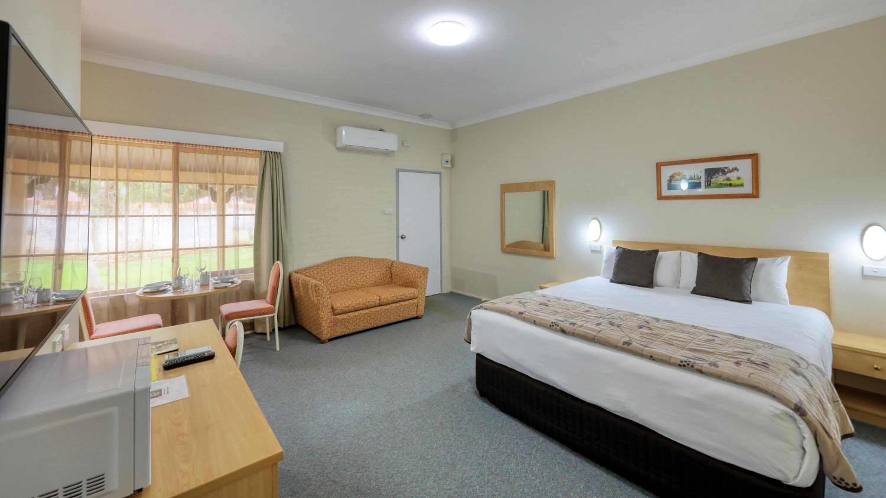 Country Gardens Motor Inn