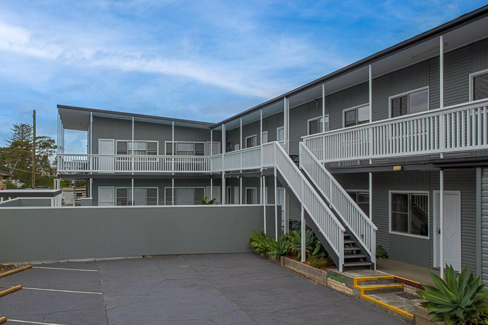 Pacific Motel 01