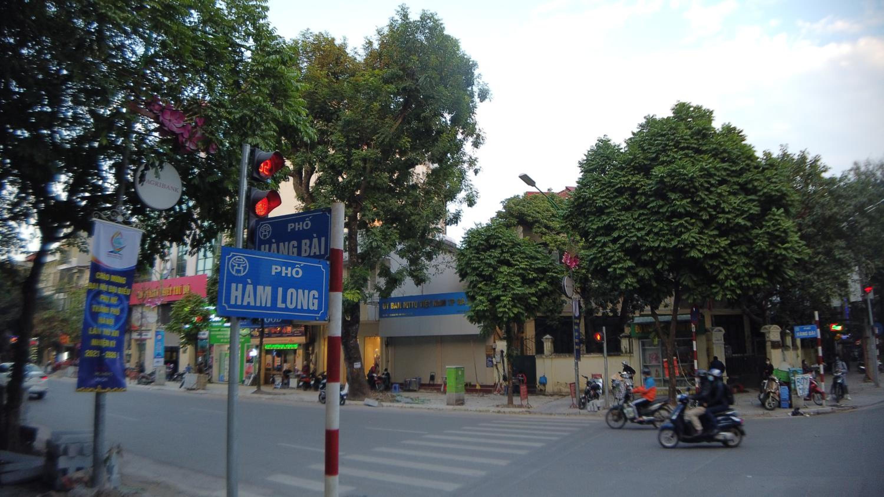 LIVIE Hanoi Ham Long