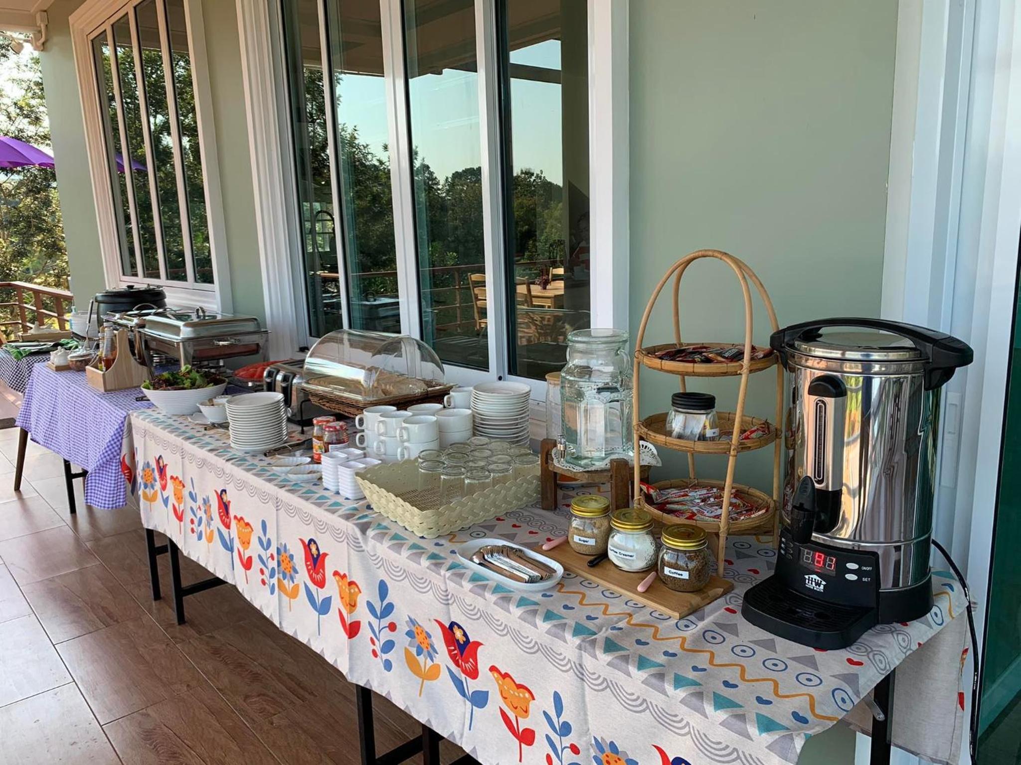 breakfast buffet
