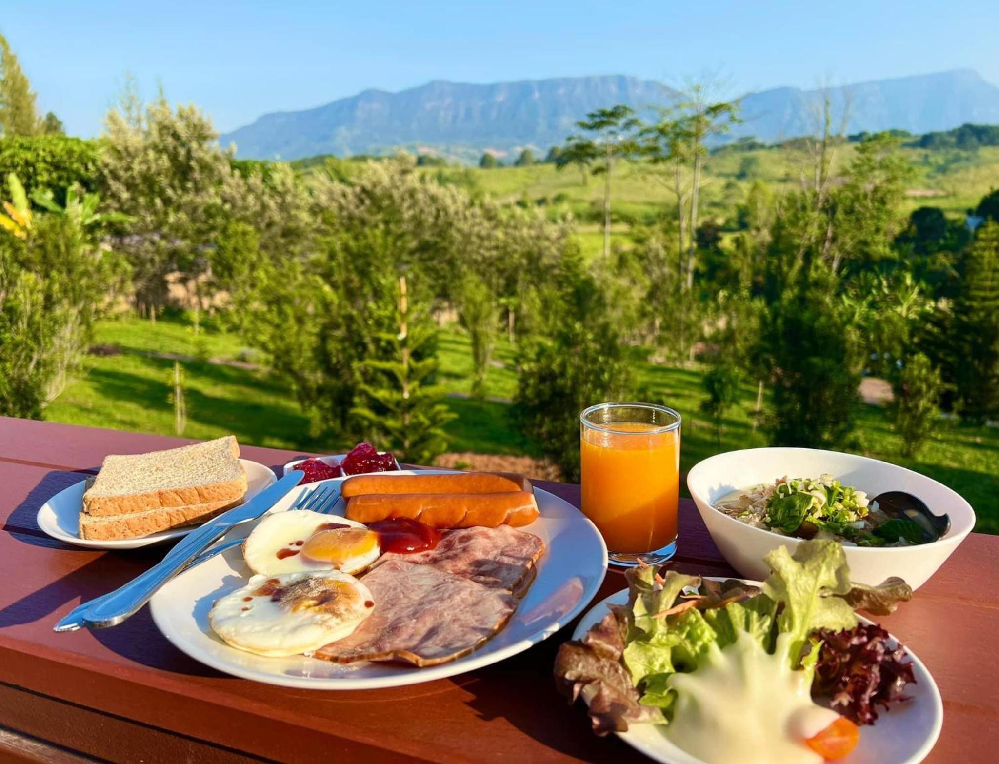 breakfast buffet