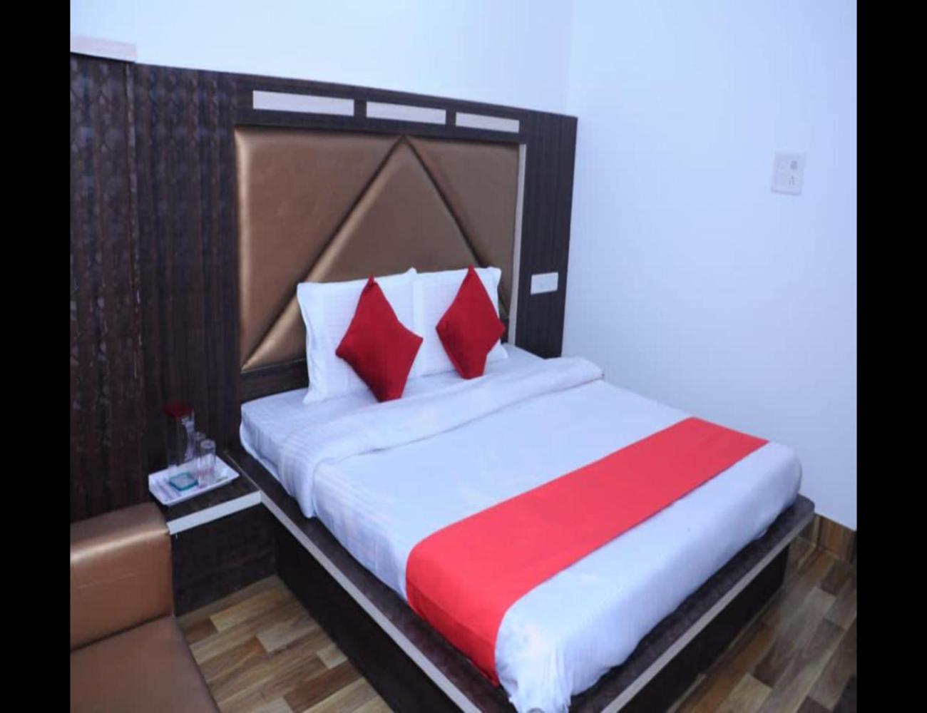 Hotel Lords Paradise