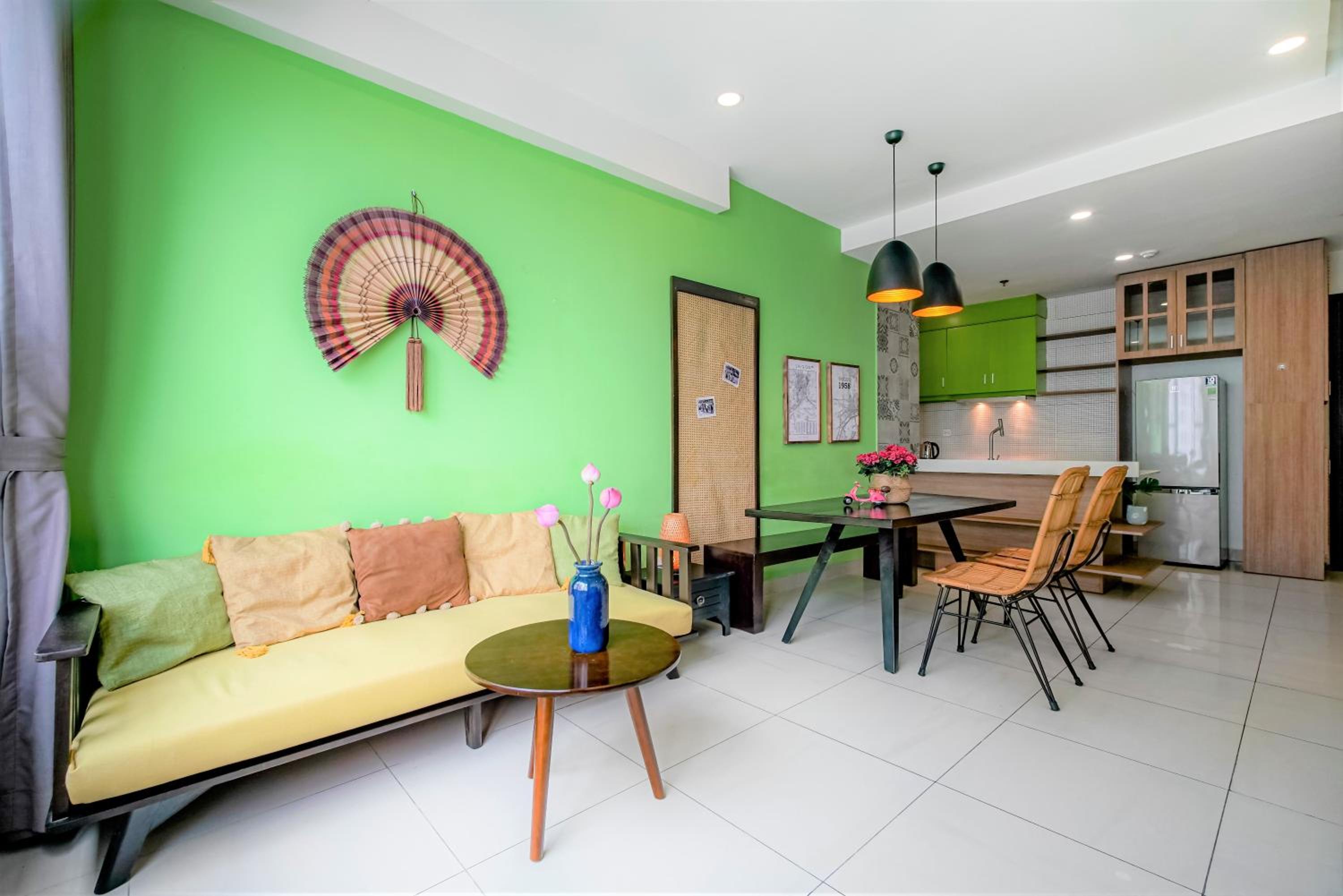 SOHO Suites - Saigon Central, 5-Min-To-Bui Vien Street