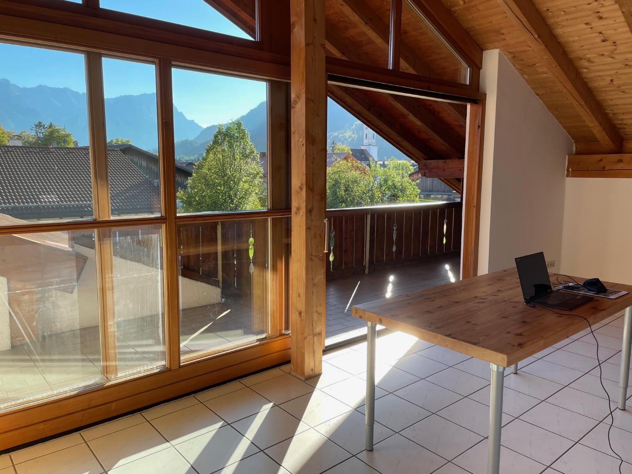 Dachgeschosswohnung mit traumhaftem Zugspitzblick bei Garmisch