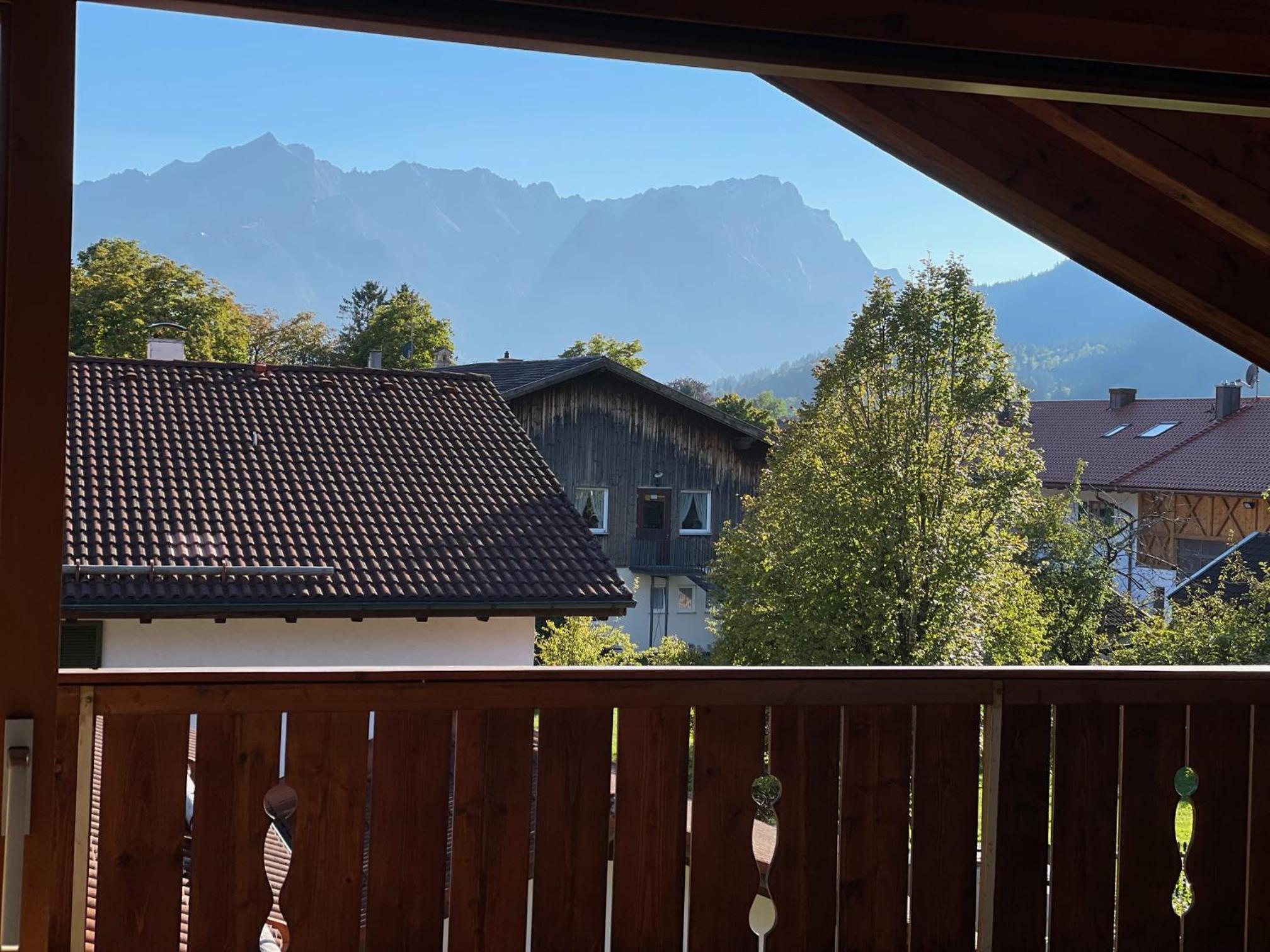 Dachgeschosswohnung mit traumhaftem Zugspitzblick bei Garmisch