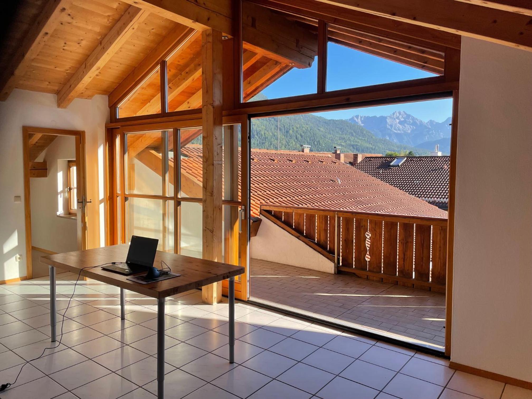 Dachgeschosswohnung mit traumhaftem Zugspitzblick bei Garmisch