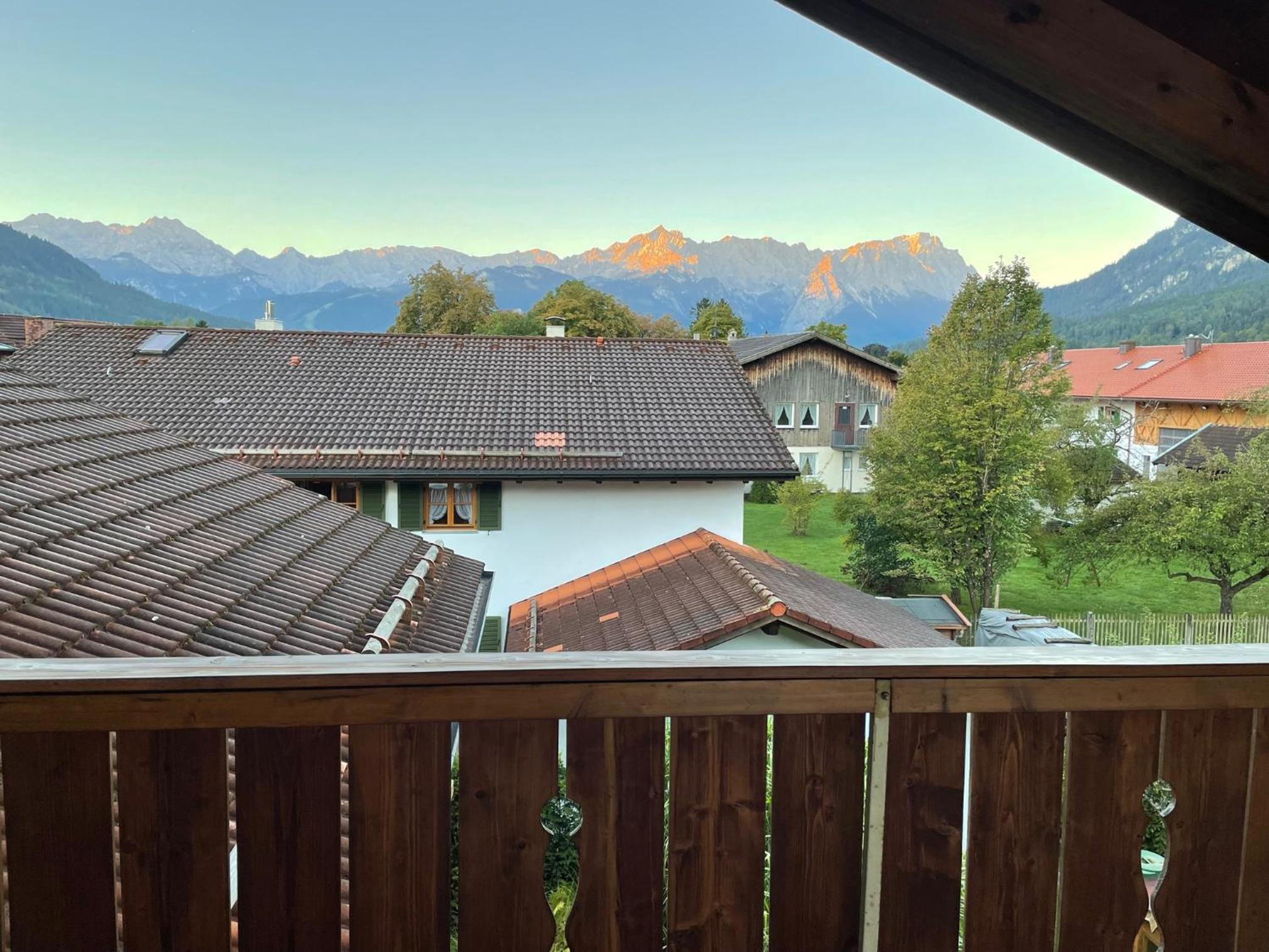 Dachgeschosswohnung mit traumhaftem Zugspitzblick bei Garmisch