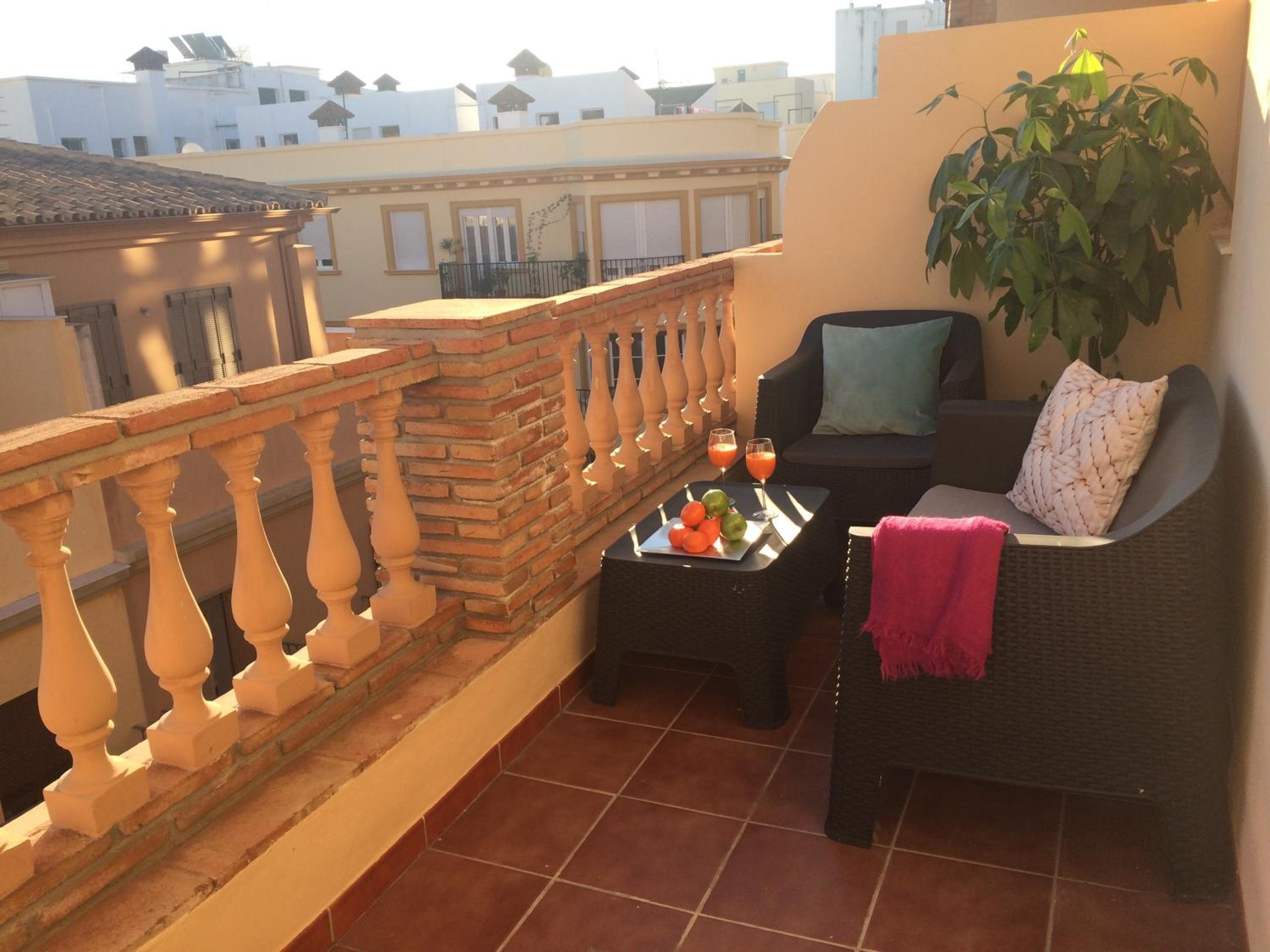 Life Apartments Alameda Colón