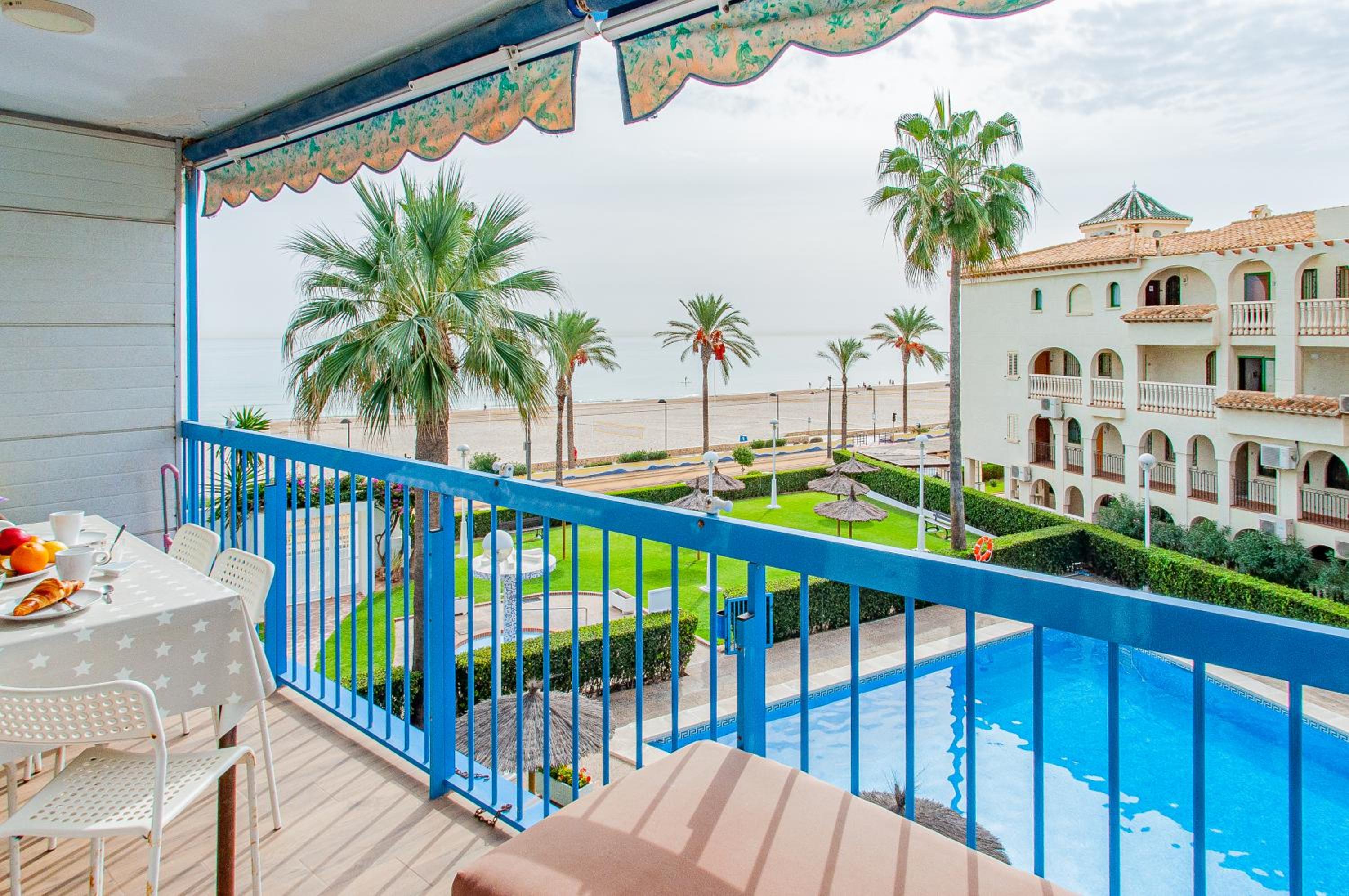 Stay In Azul