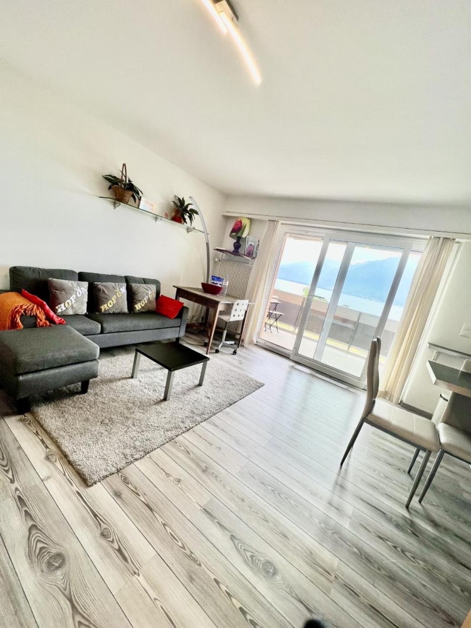 Central Studio with Lake View | 102 view 5