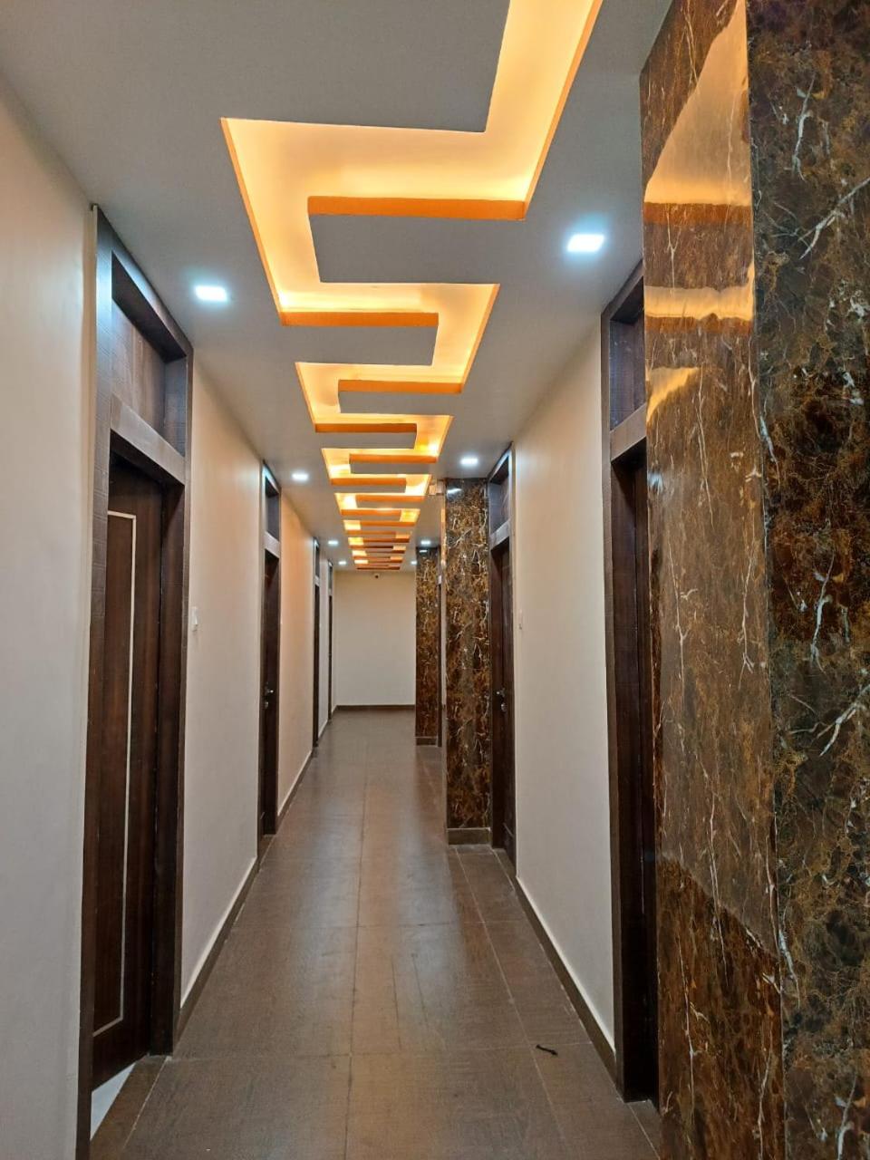 Hotel Cross Road By WB Inn view 3