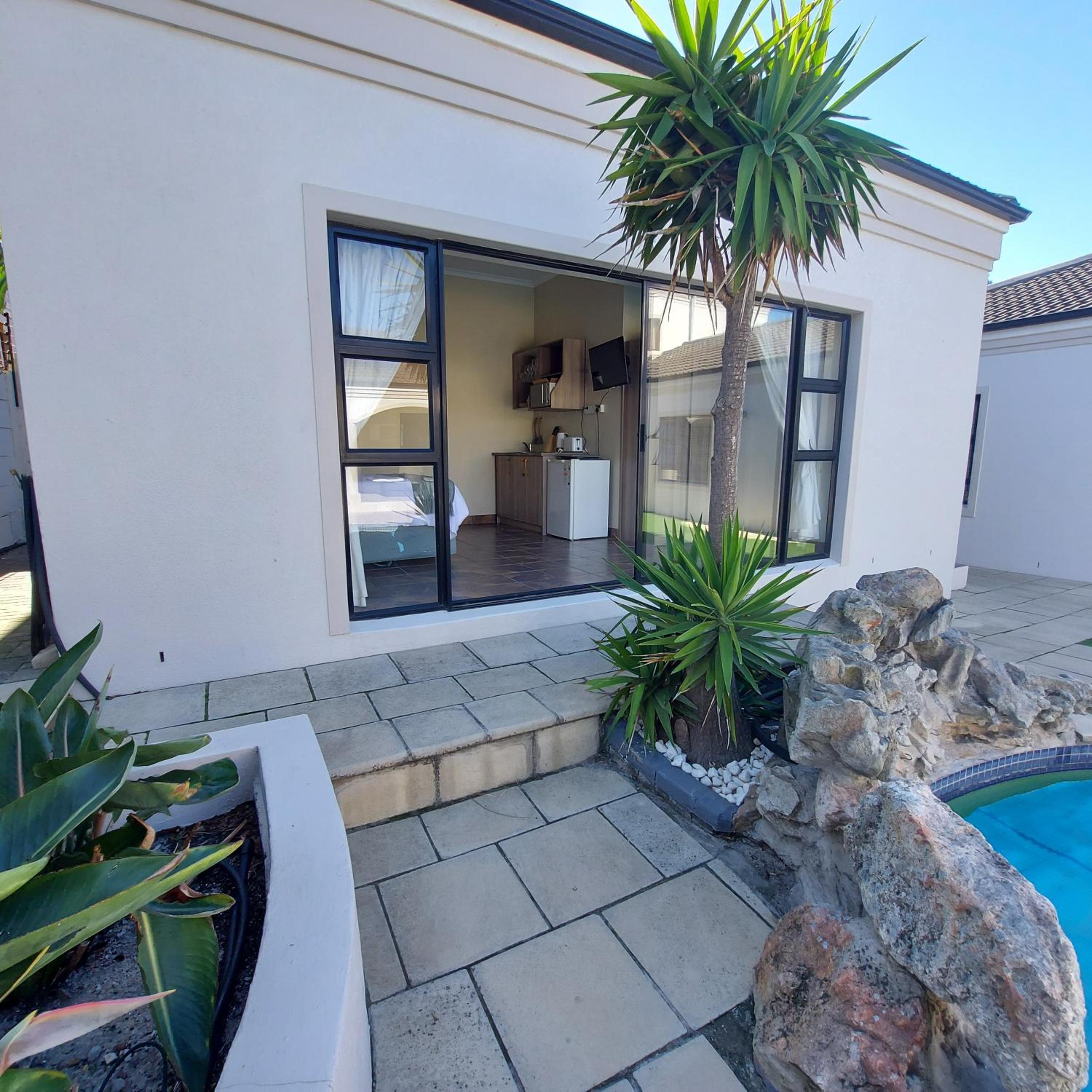 Balmoral Cottage, West Beach view 3