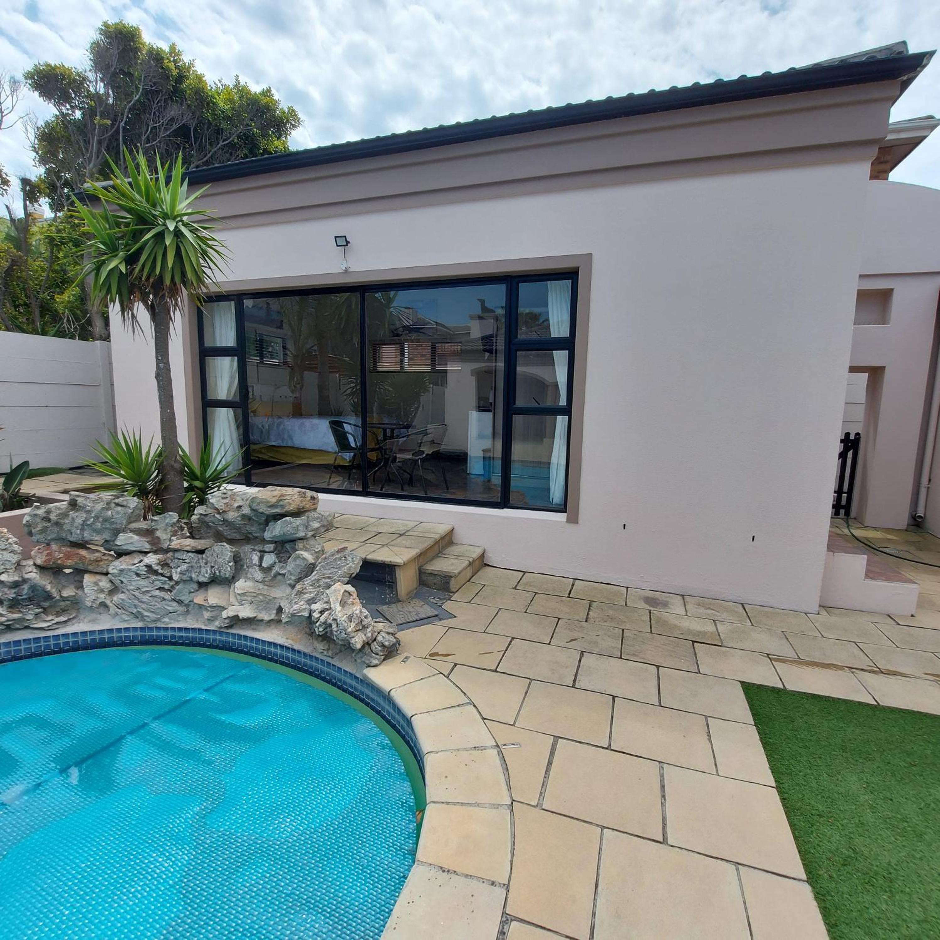 Balmoral Cottage, West Beach view 2