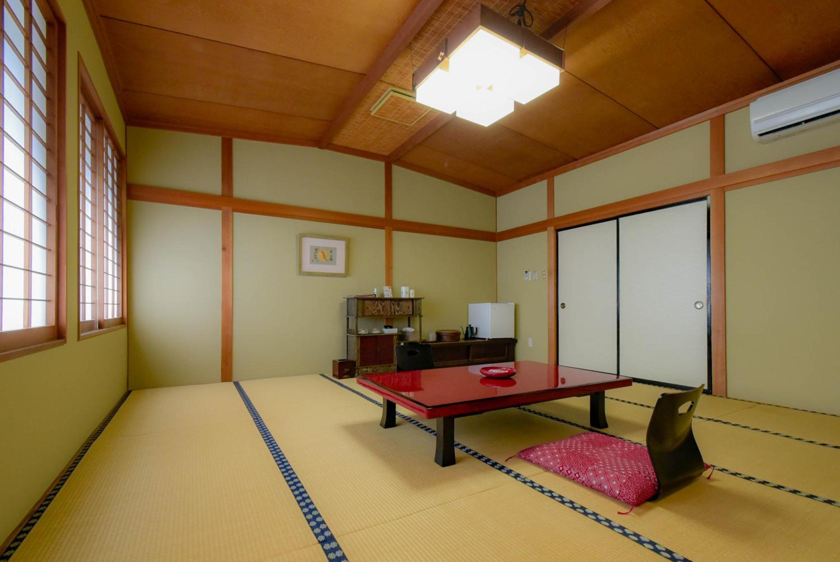 Irorinoyado Ashina
