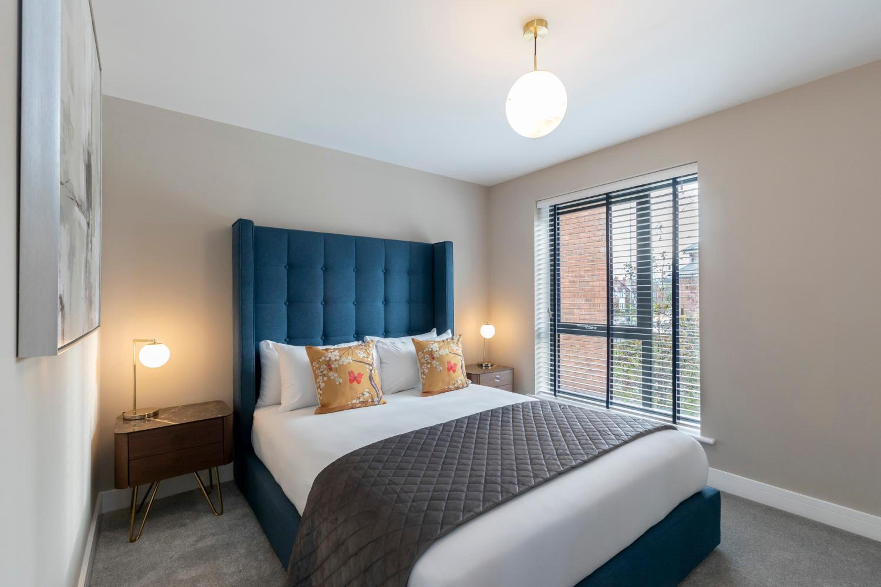 Elliot Oliver - Luxurious Two Bedroom Apartment With Parking view 3
