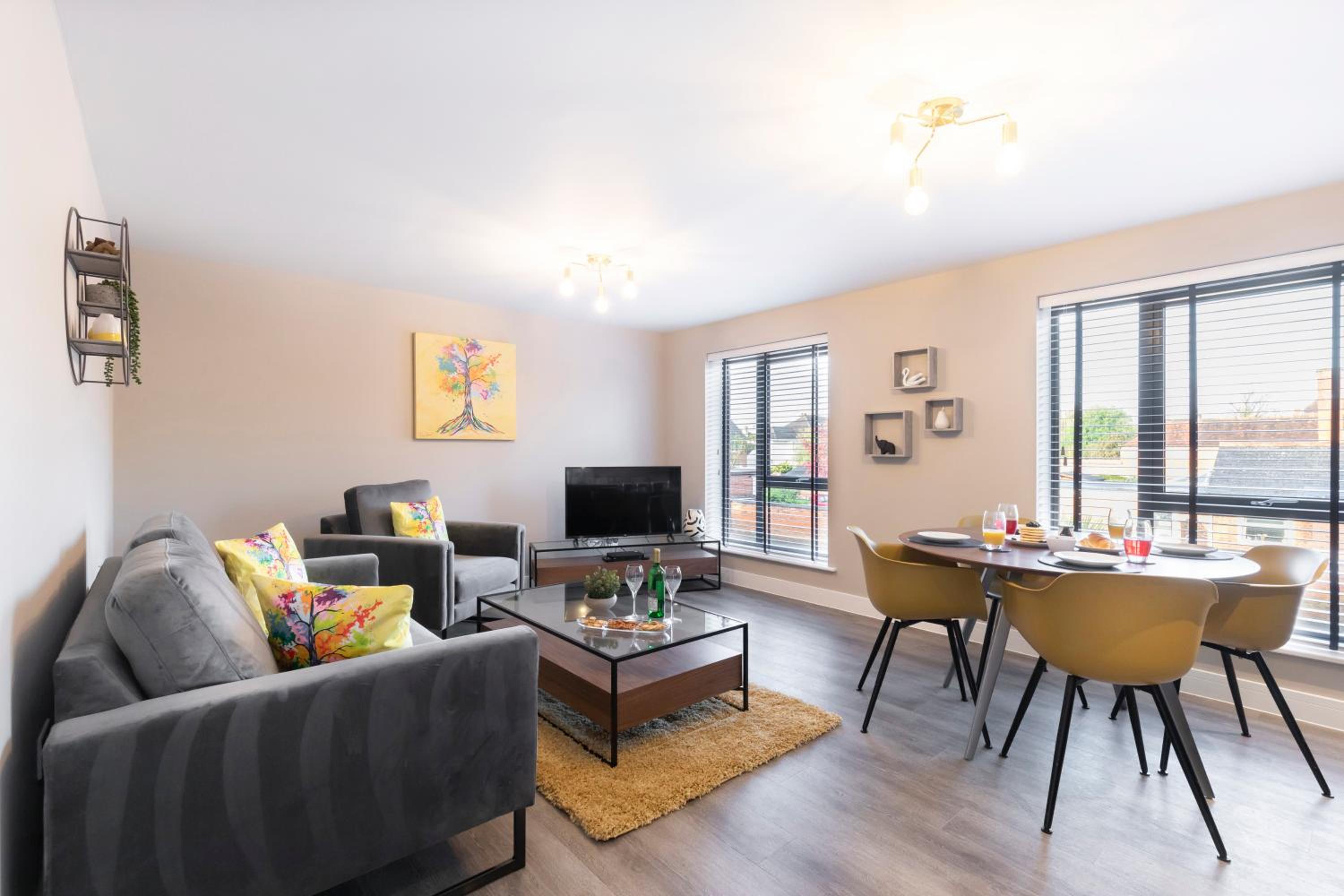 Elliot Oliver - Luxurious Two Bedroom Apartment With Parking view 4