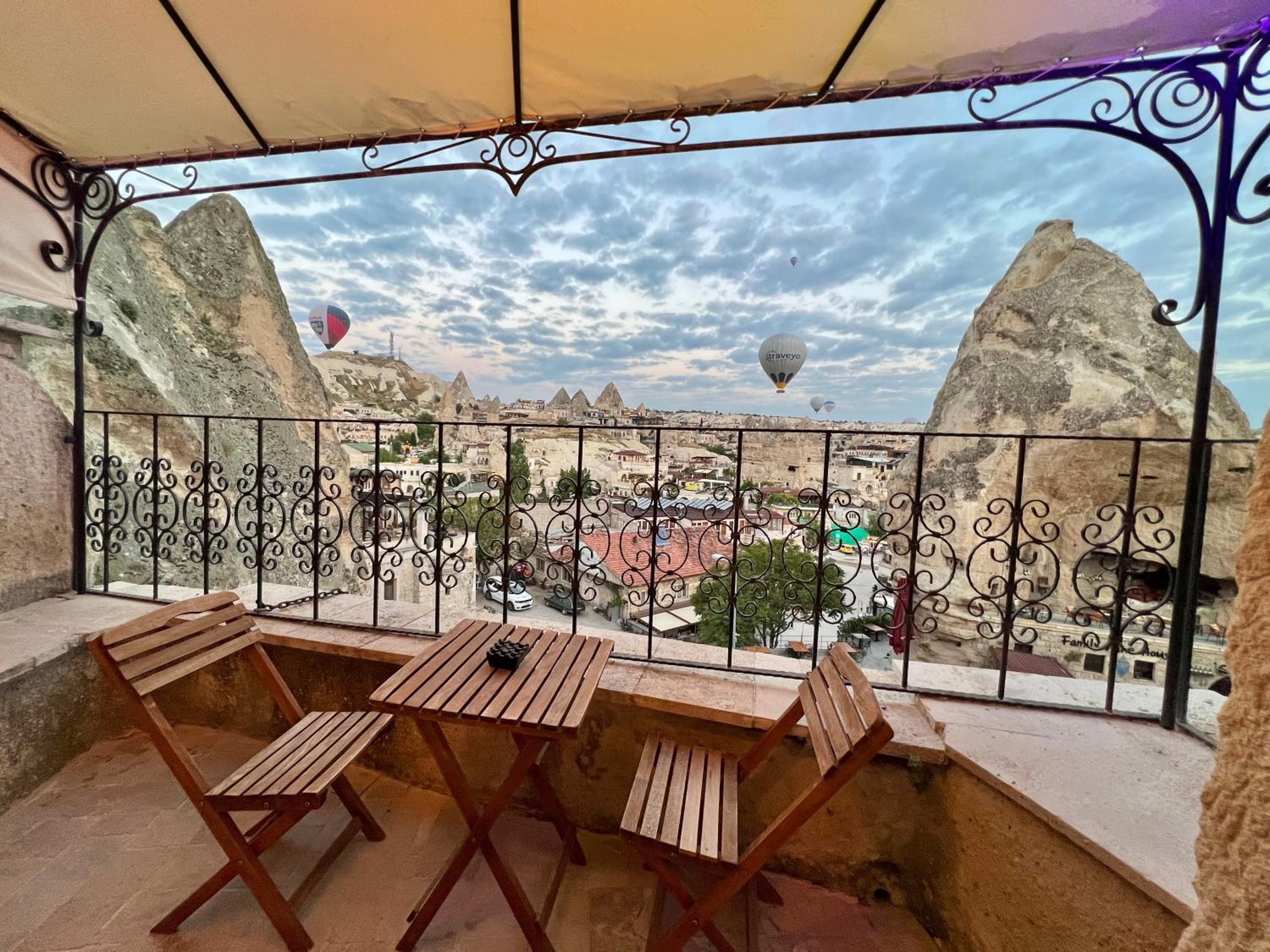 Castle Cave Hotel - Image 32