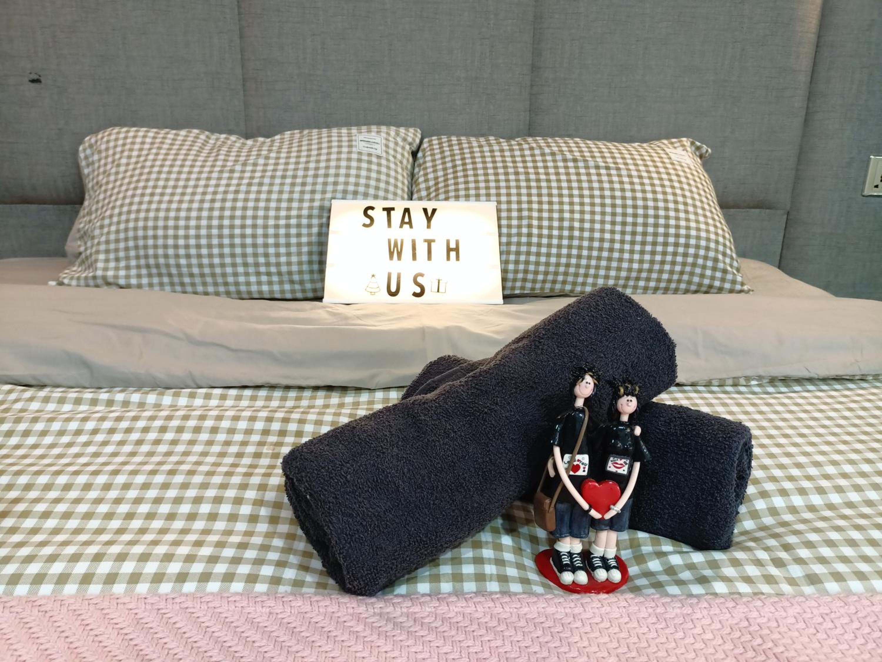 Almas Suites Ruang Galaksi Netflix oleh STAY photo 7