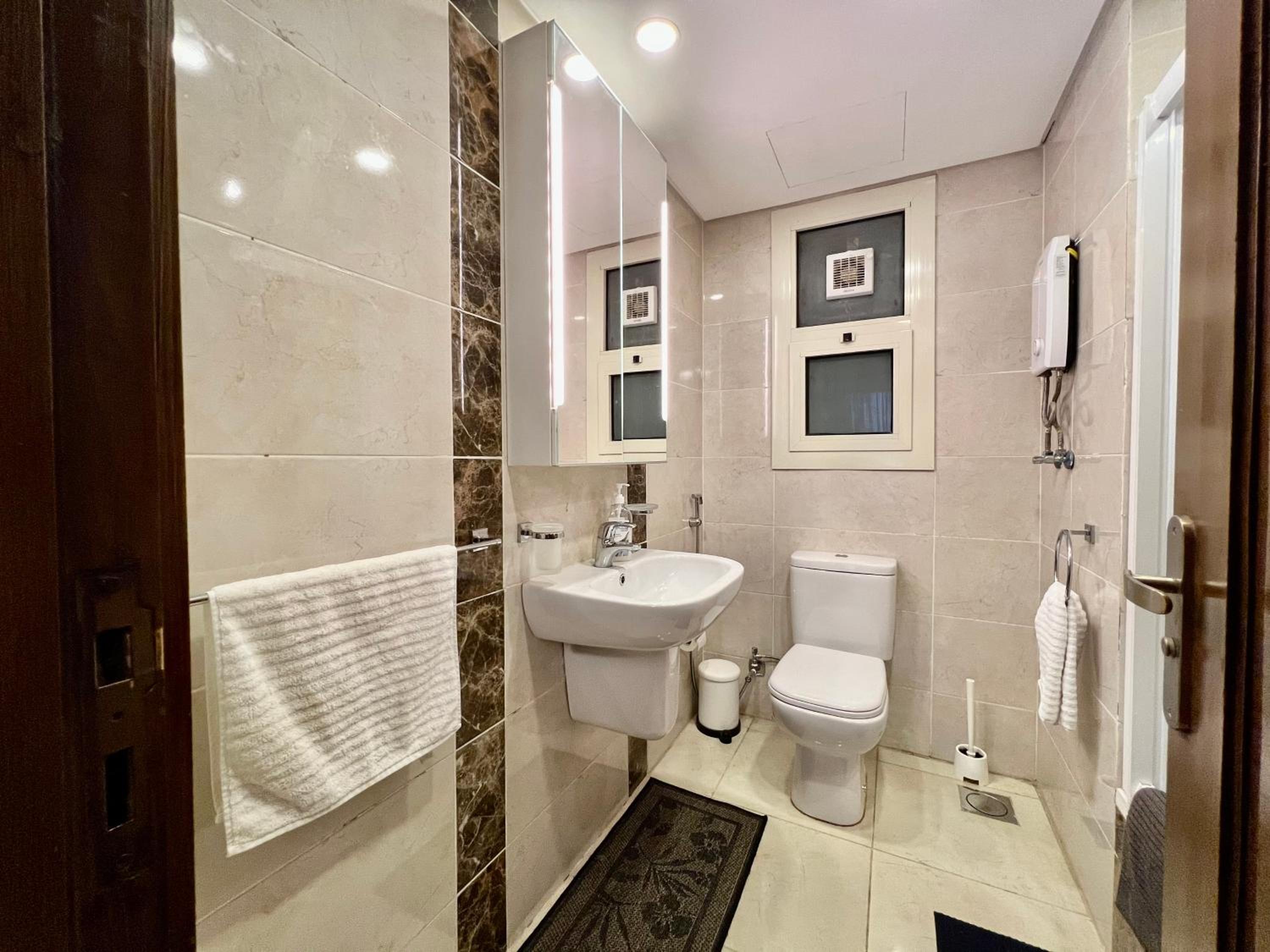 Luxury hotel apartment with pools in front AUC