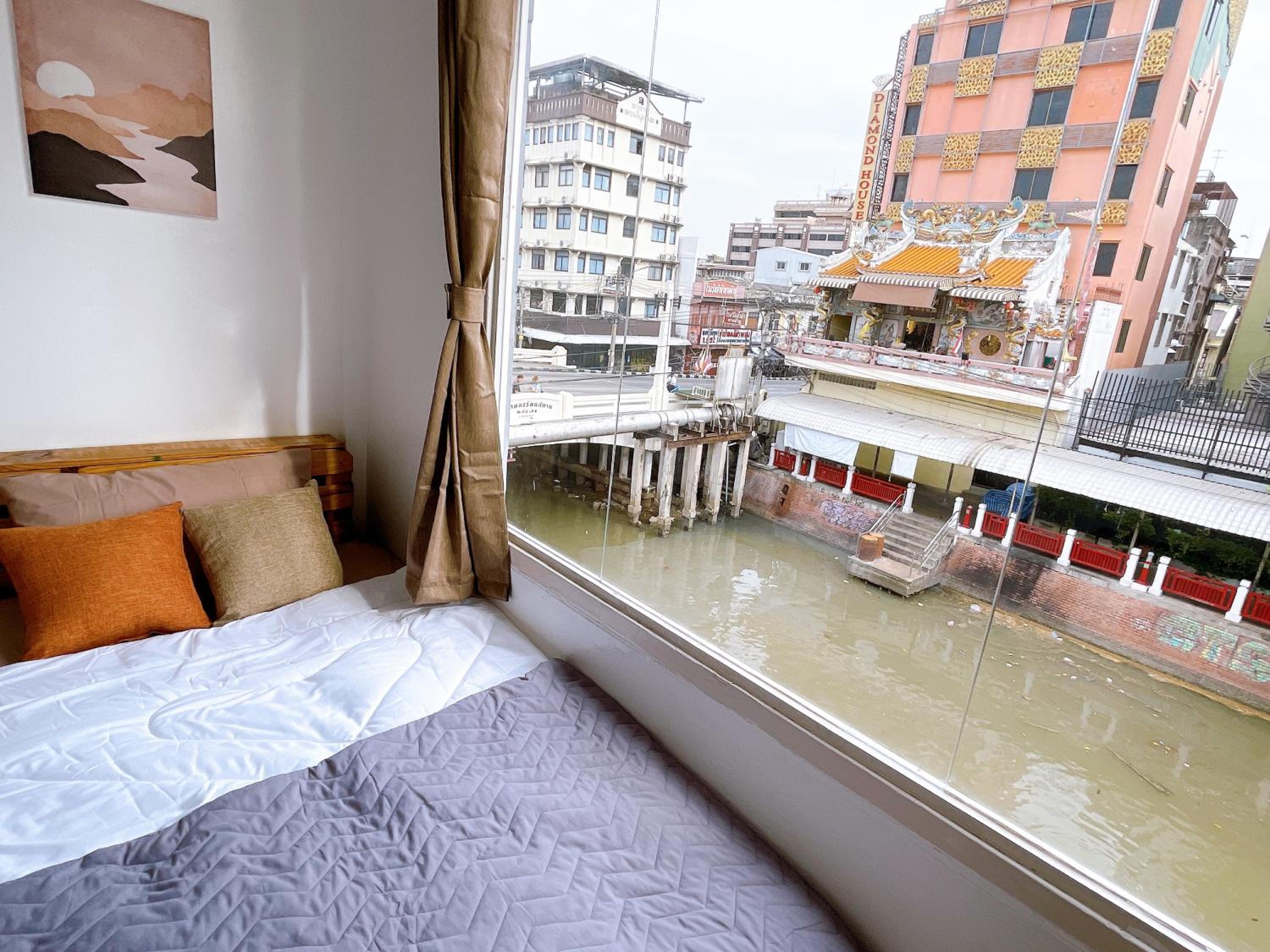 Lively and cozy canal house ,Entire house