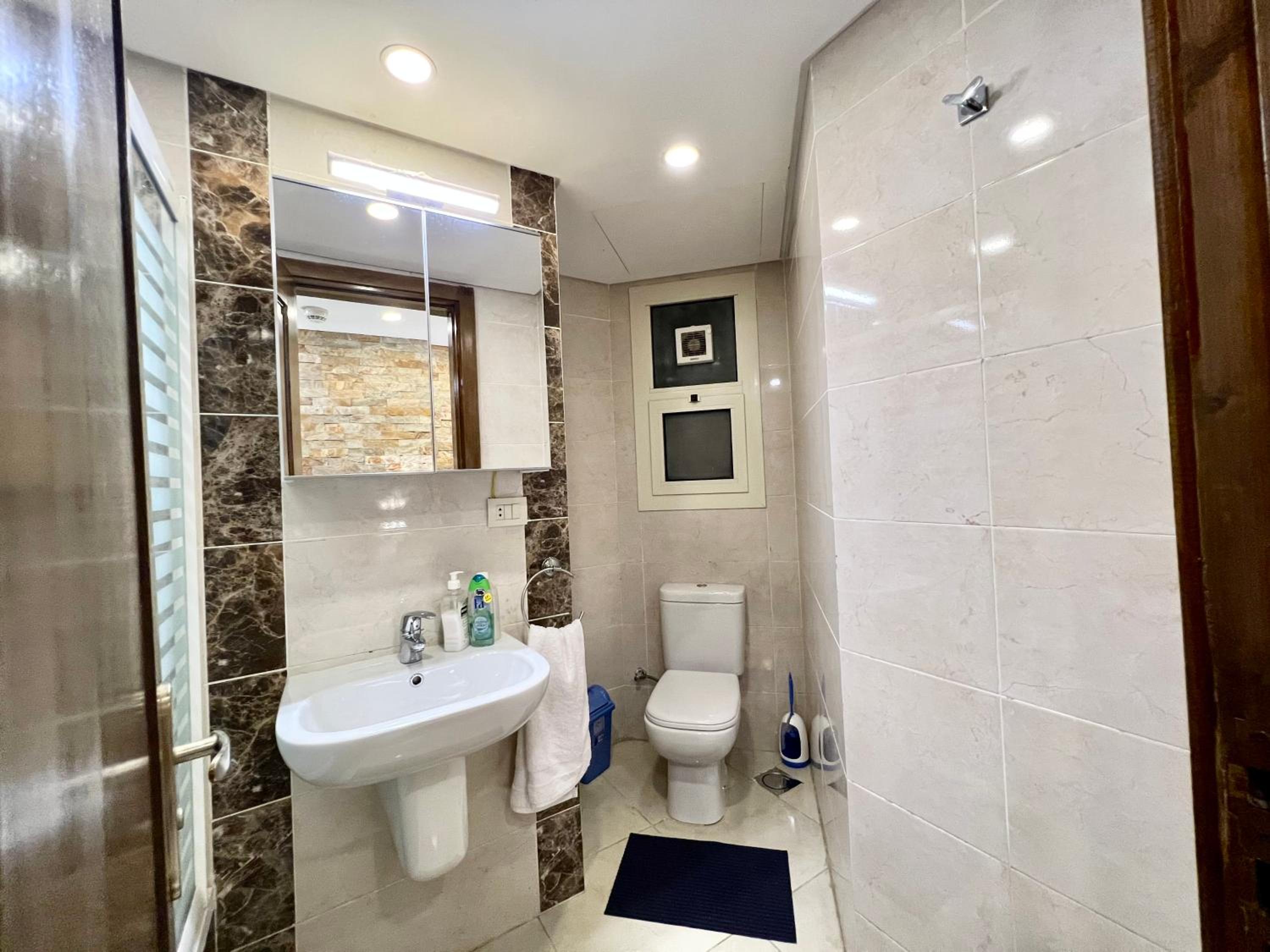 Luxury hotel apartment with pools in front AUC