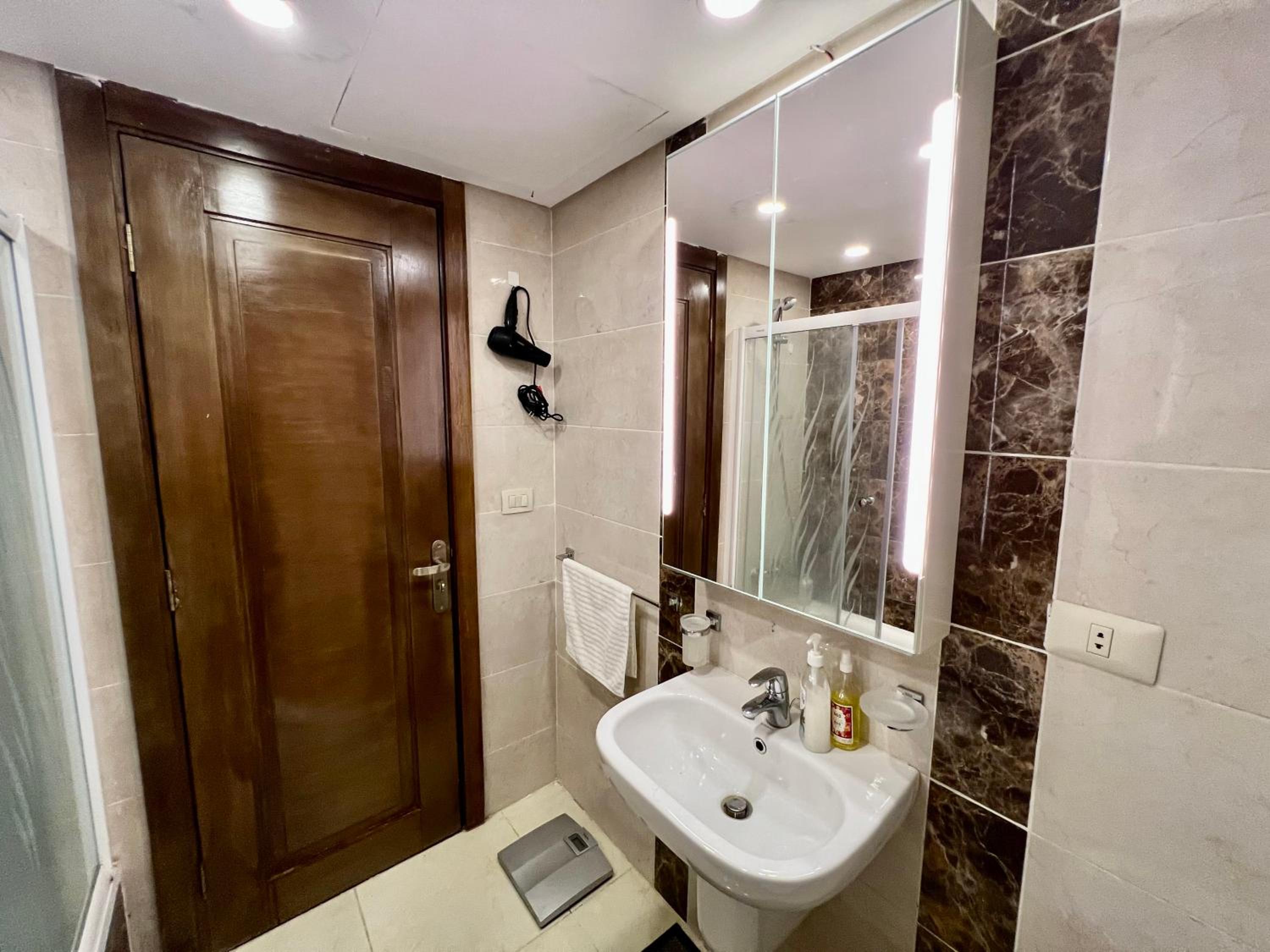 Luxury hotel apartment with pools in front AUC