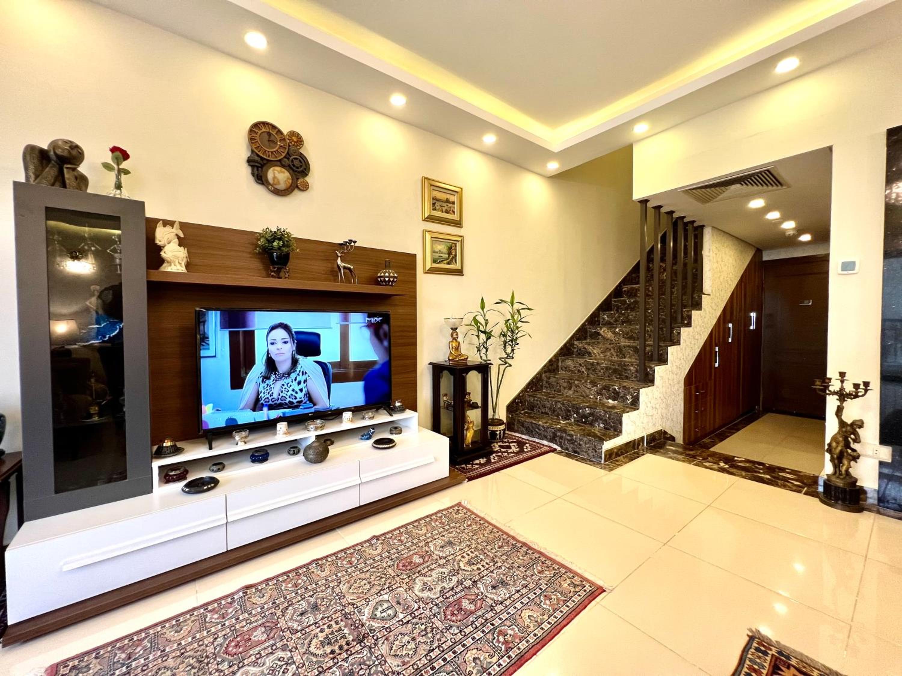 Luxury hotel apartment with pools in front AUC