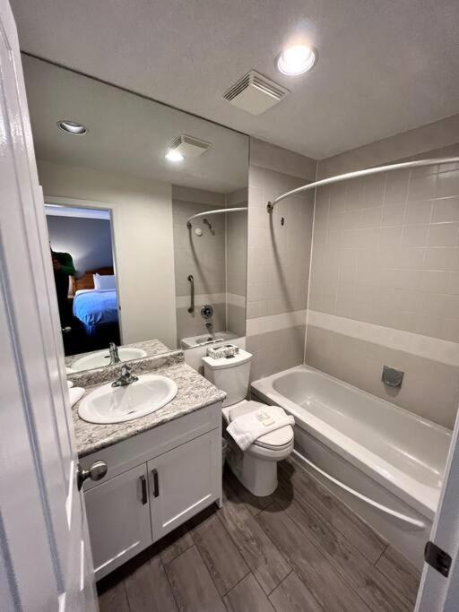Ski In/Out 2 Bedroom CONDO w/ pool, jacuzzi, parking
