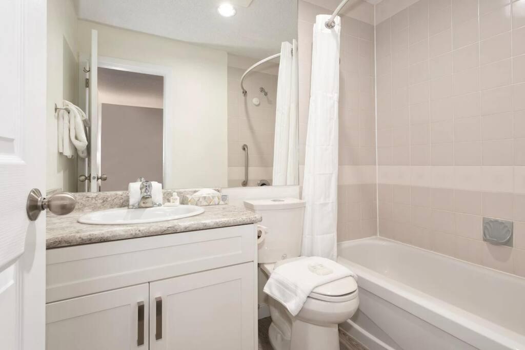 Ski In/Out 2 Bedroom CONDO w/ pool, jacuzzi, parking