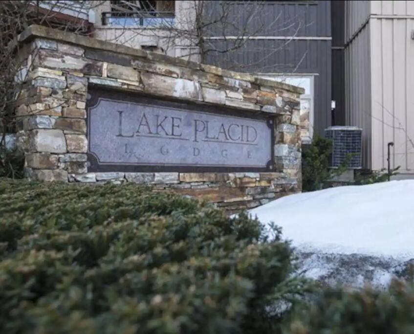 Ski In/Out 2 Bedroom CONDO w/ pool, jacuzzi, parking