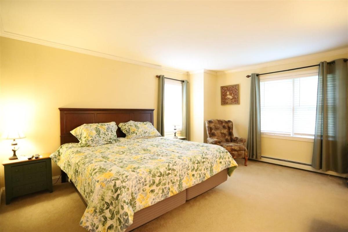 Forest Ridge 8c, Lincoln view 5