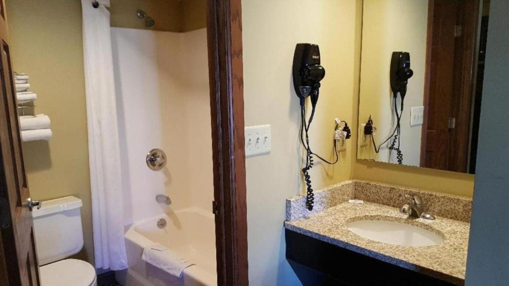 Jacksonville Vacations - Jackson Town House Inn - Property Image 6