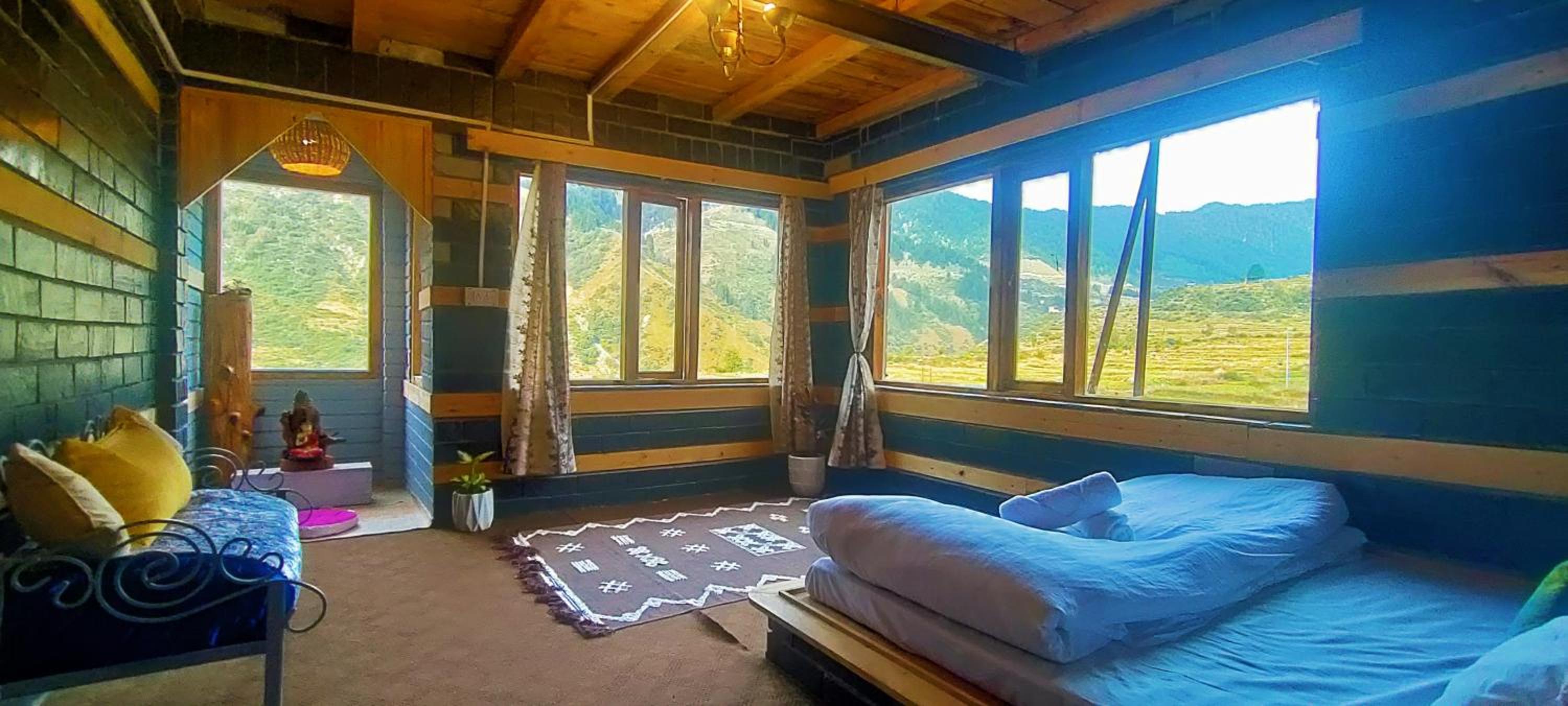Dhauladhar Woodhouse