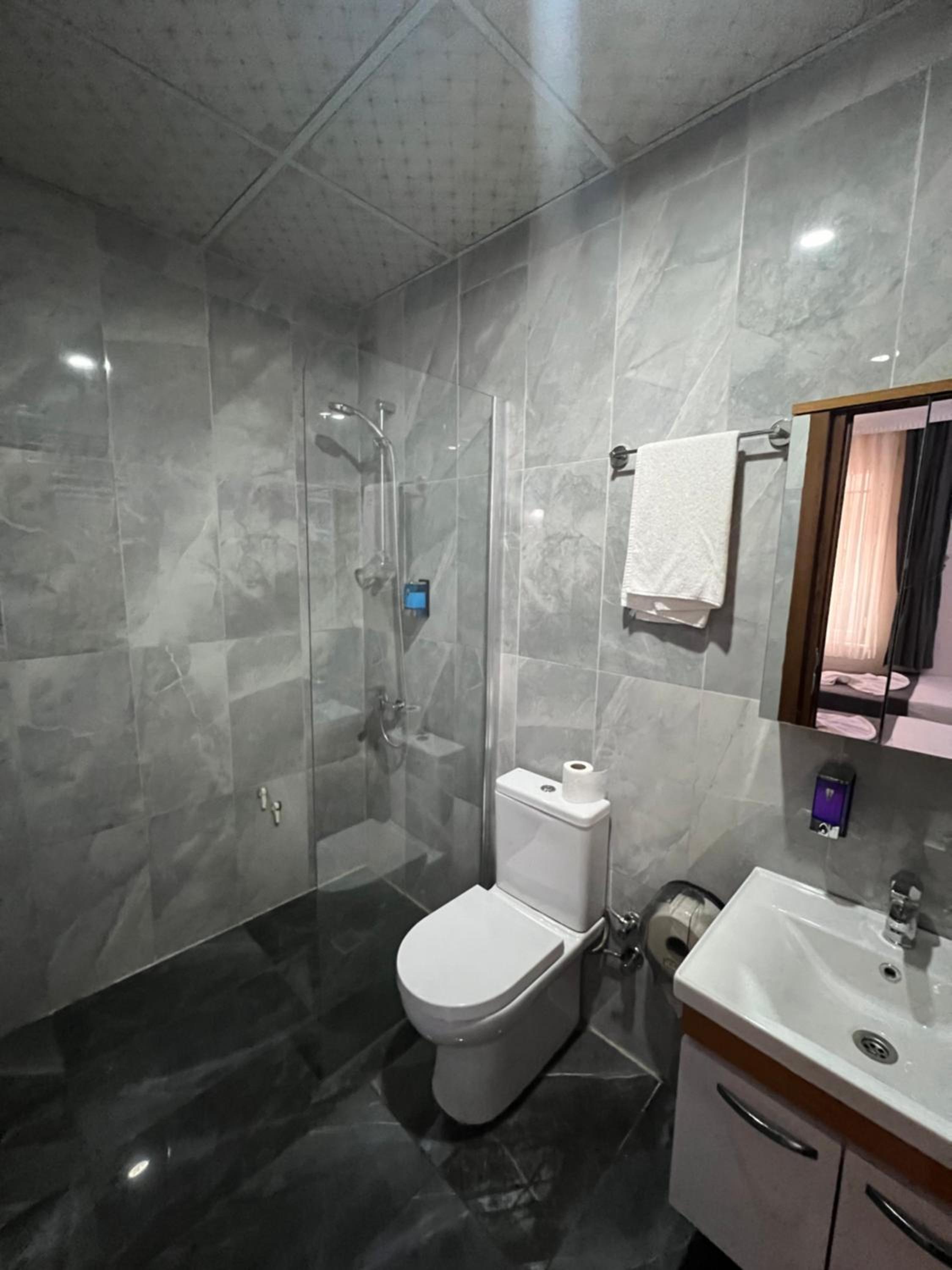 Oren Otel - Image 21