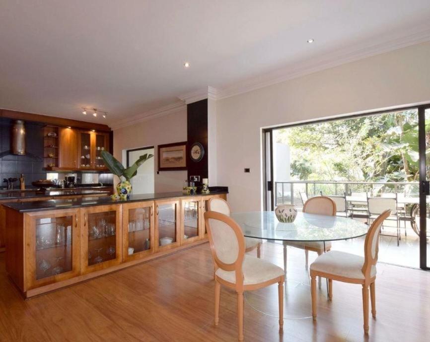 Exceptional 5 bedroom villa with pool view 4