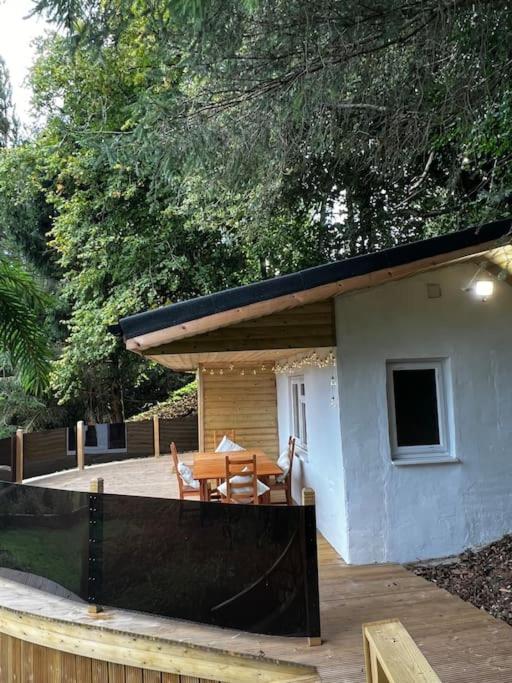Unique Orchard Lodge for couples with hot tub