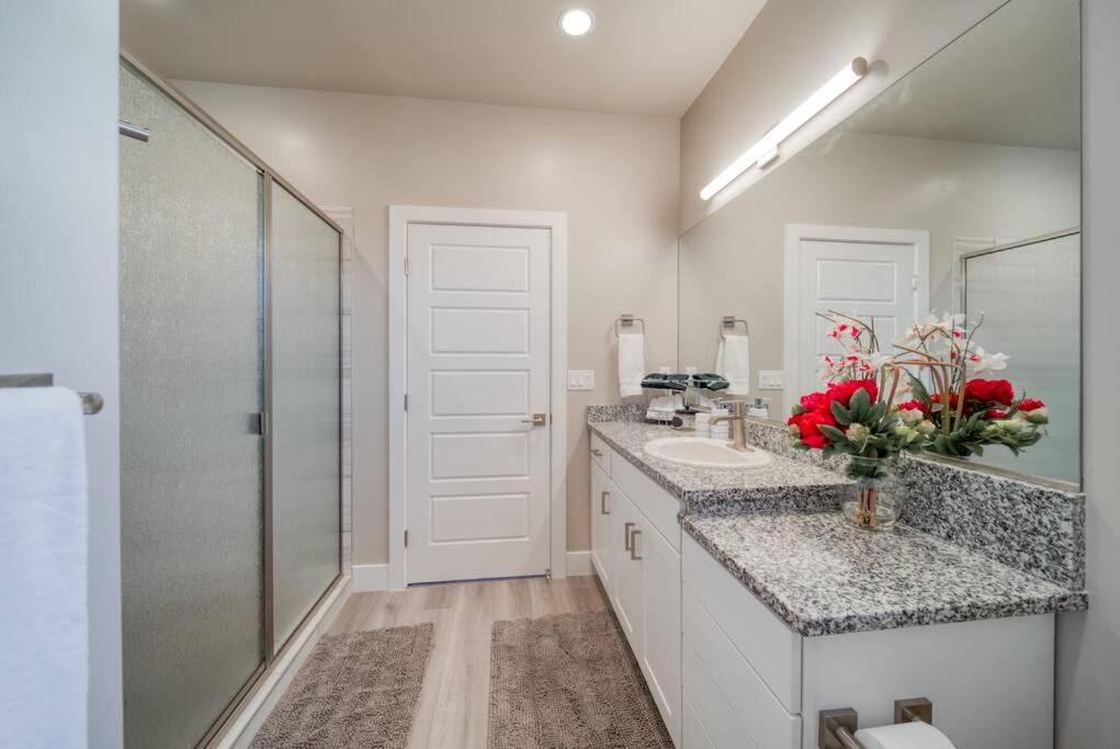 Majestic Zion Cottage with hot tub in Hildale