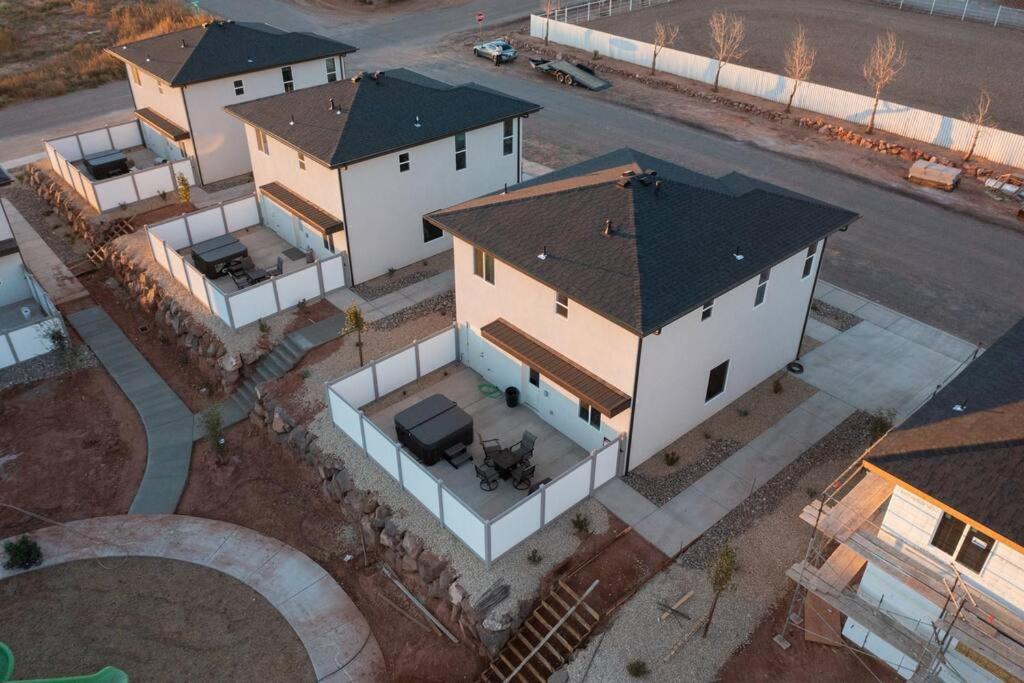 Majestic Zion Cottage with hot tub in Hildale