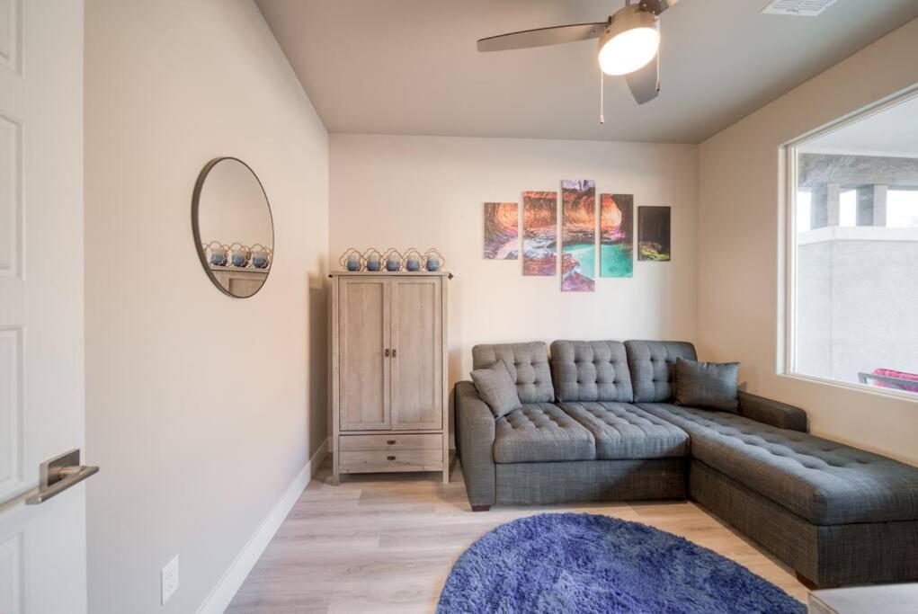 Majestic Zion Cottage with hot tub in Hildale