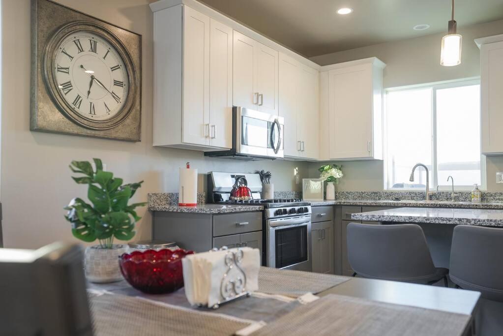 Majestic Zion Cottage with hot tub in Hildale