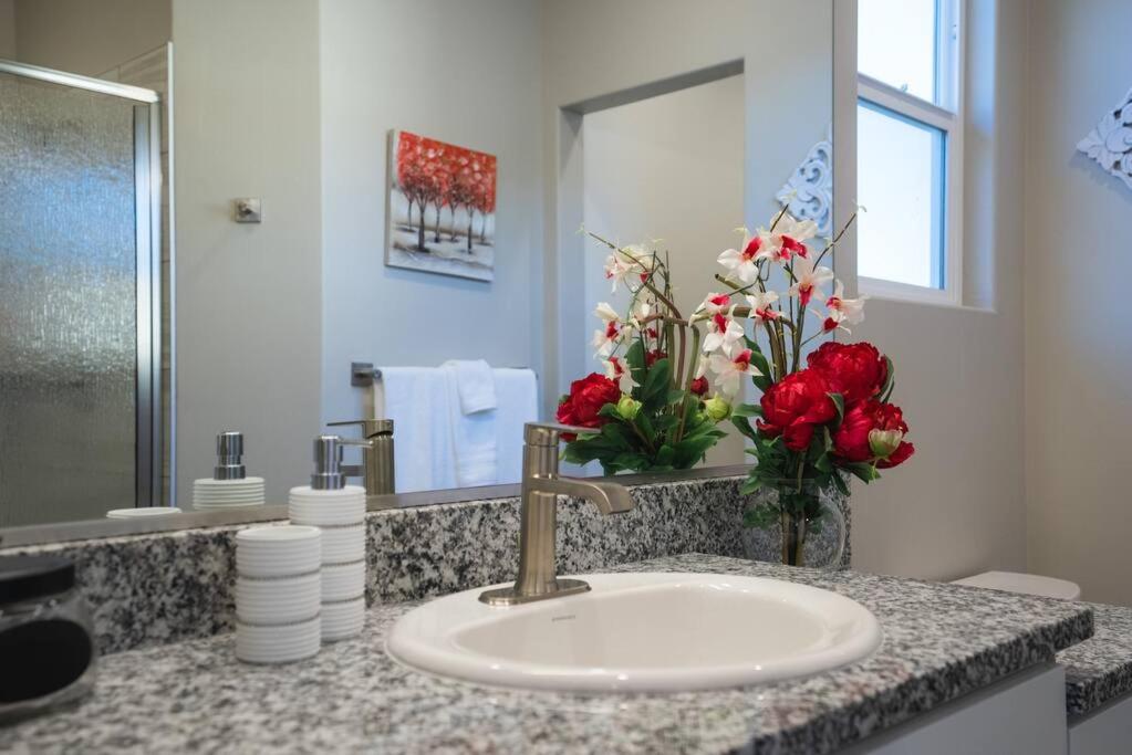 Majestic Zion Cottage with hot tub in Hildale