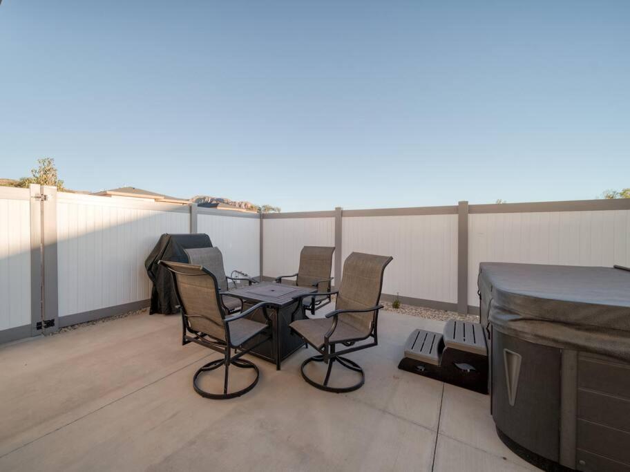 Majestic Zion Cottage with hot tub in Hildale