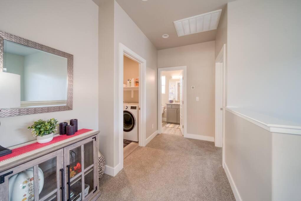 Majestic Zion Cottage with hot tub in Hildale