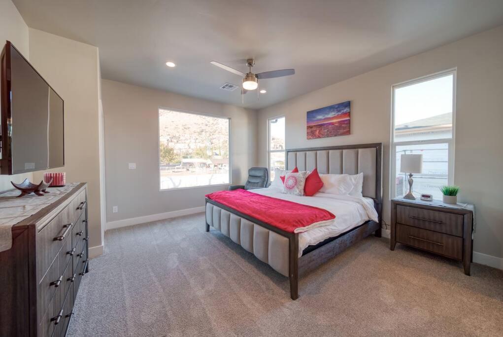 Majestic Zion Cottage with hot tub in Hildale