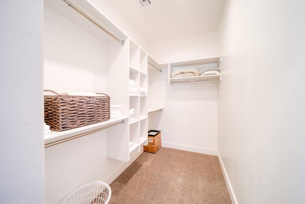 Majestic Zion Cottage with hot tub in Hildale