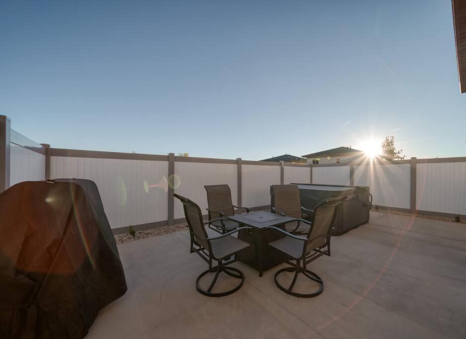 Majestic Zion Cottage with hot tub in Hildale
