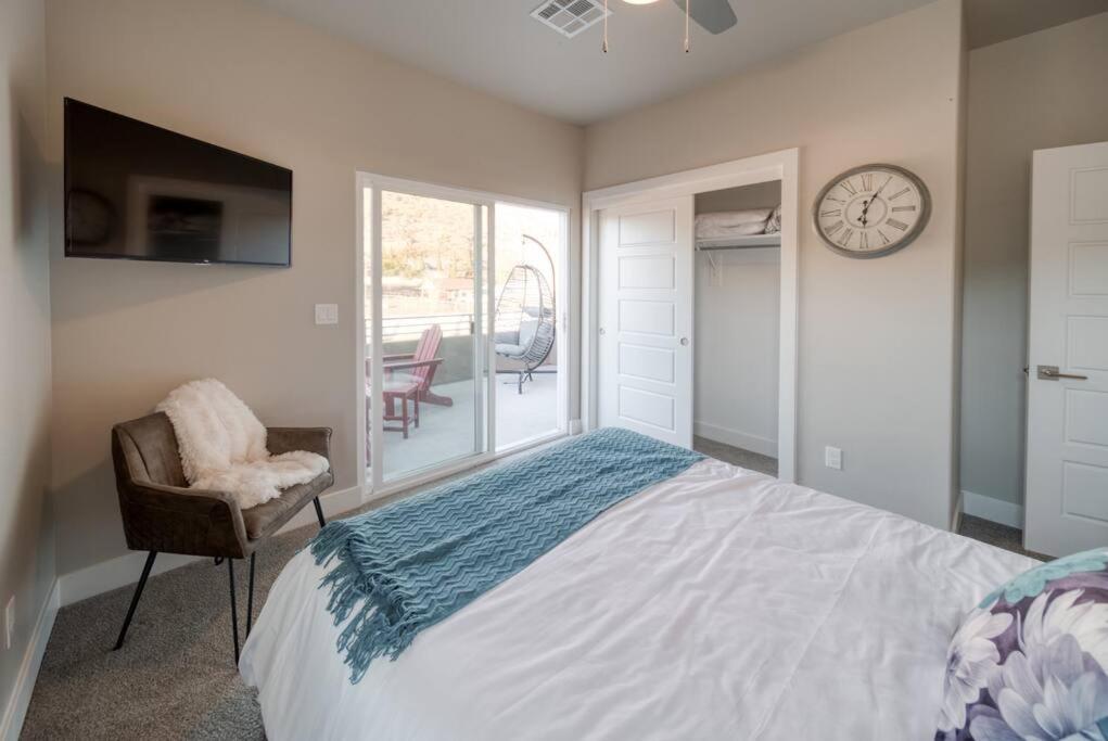Majestic Zion Cottage with hot tub in Hildale