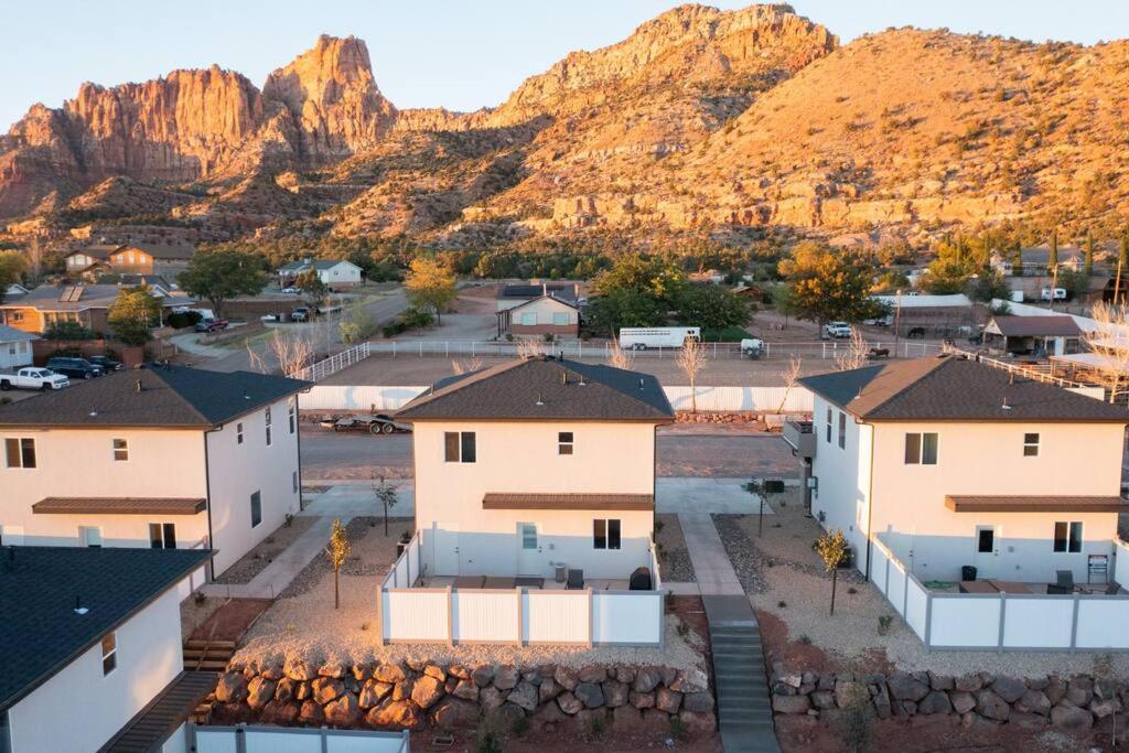 Majestic Zion Cottage with hot tub in Hildale