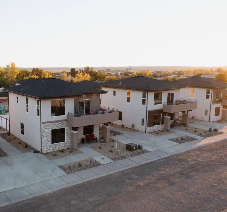 Majestic Zion Cottage with hot tub in Hildale