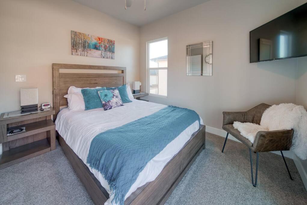 Majestic Zion Cottage with hot tub in Hildale